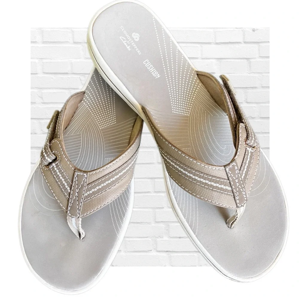 Clarks Cloudstepper Sz 10 Tan Sandals Flip Flops Comfort Vacation Coastal Beach